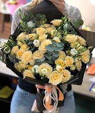 Букет птица счастья в Кулаково Букет цветов из: Розы и Лизиантусы в Кулаково