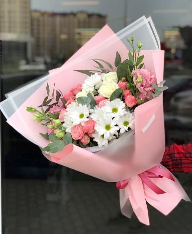 Букет цветов из: Розы, Лизиантусы и Хризантемы в Кулаково